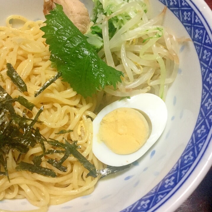 柚子塩の油そば風☆鶏ハムと青じそと卵とモヤシ。